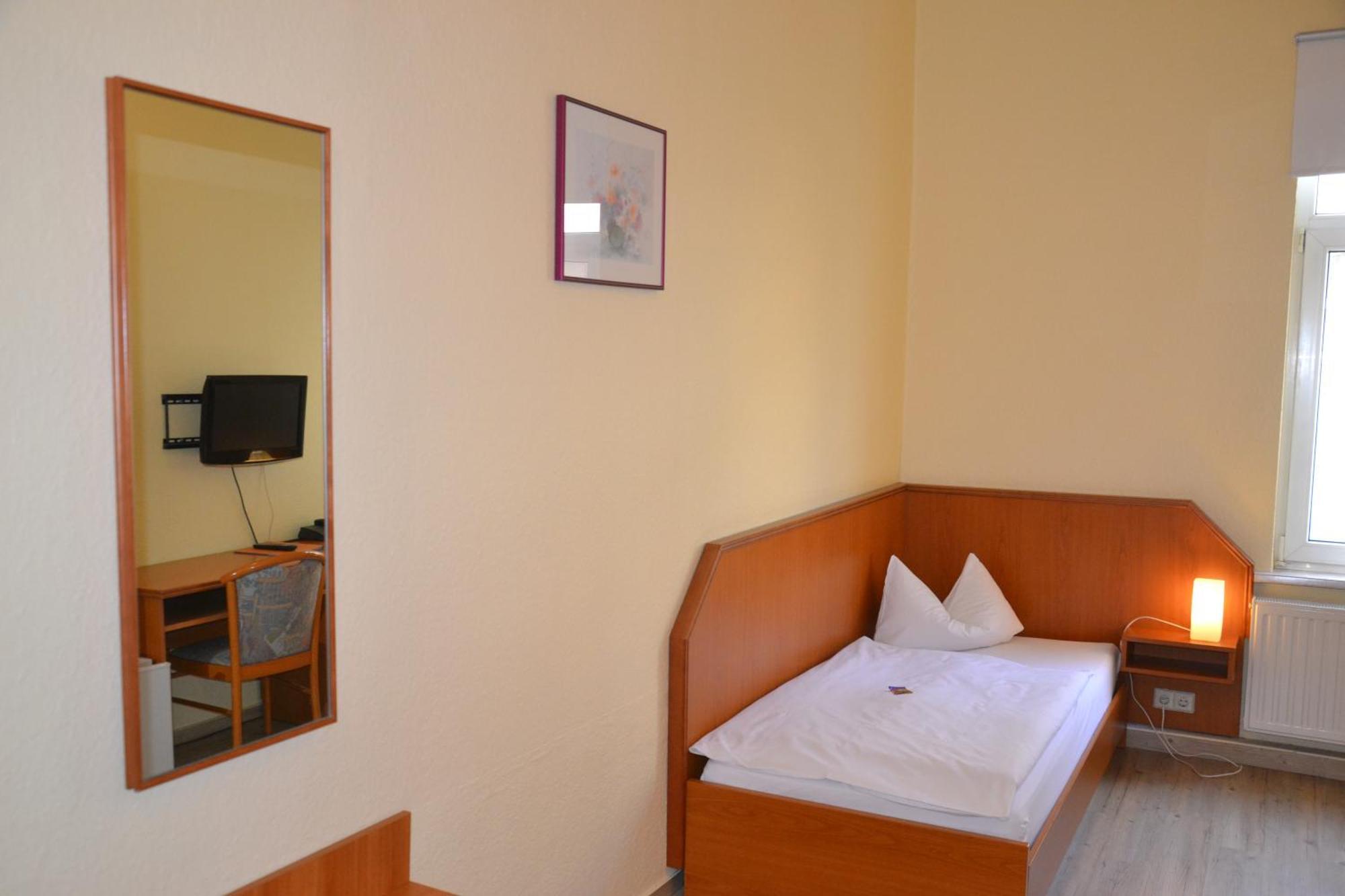 Hotel Thueringer Hof Jena Room photo